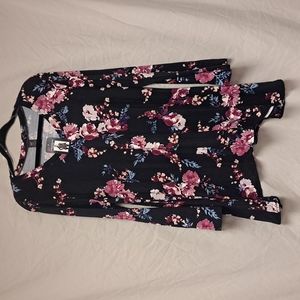 Lildy size L-XL Floral Long Sleeve  Stretch Tunic
